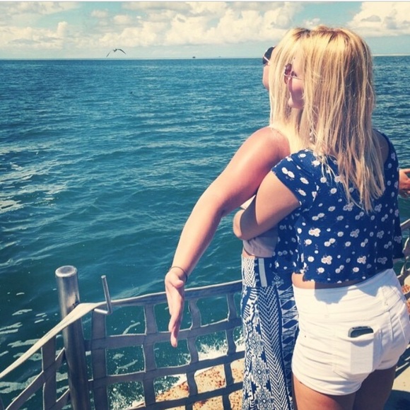 Meet your Posher, Genna - Picture 6 of 7